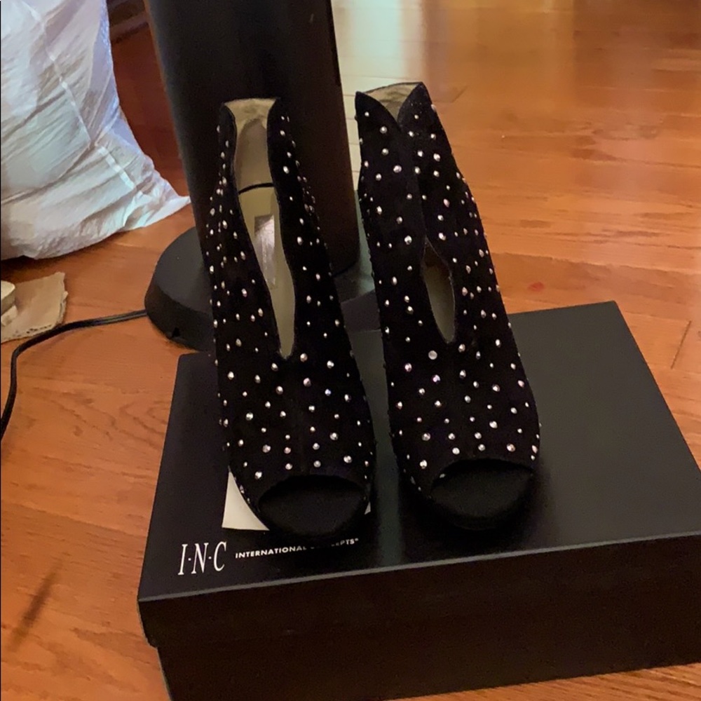 Inc TIARA black heels!!!